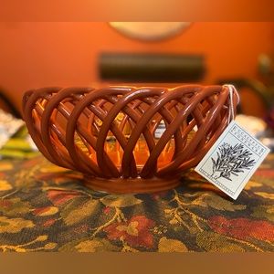 NWT Eucalyptus Stoneware basket bread warming lattice dish-terracotta/rust